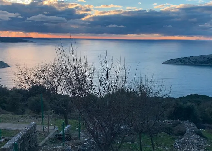 House With A Parking Space Ustrine, Cres - 22967