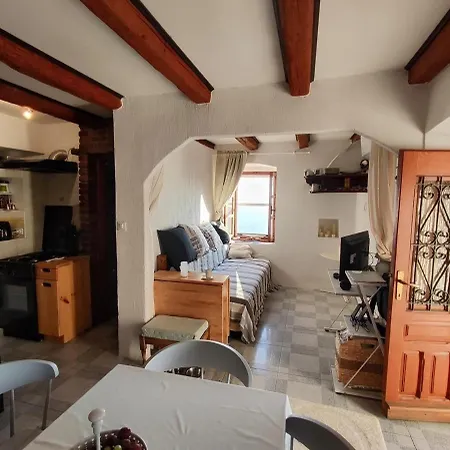 House With A Parking Space Ustrine, Cres - 22967 Vakantiehuis *
