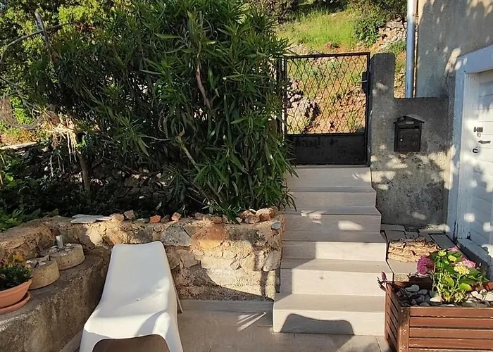 Case de vacanță House With A Parking Space Ustrine, Cres - 22967 Ustrine